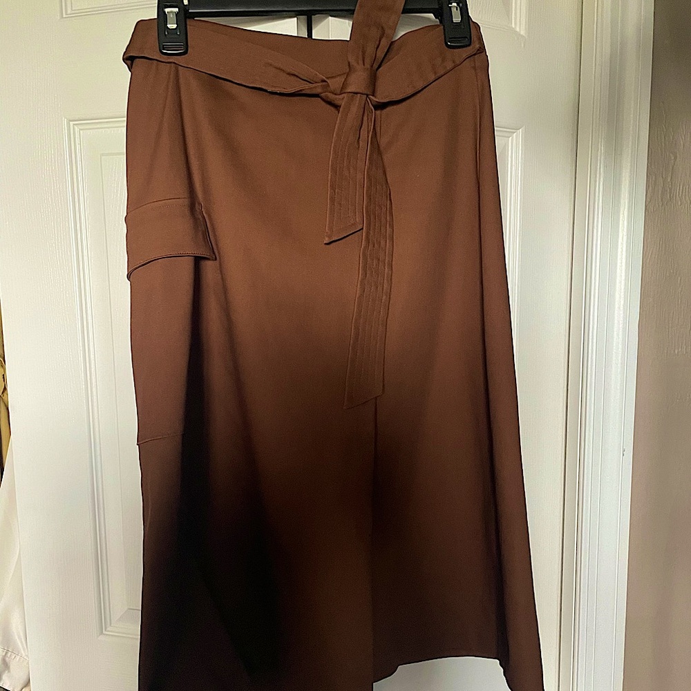 BROWN HIGH WAIST CROSS WRAP SKIRT WITH TIE WAIST AND SIZE ARCHITECTURAL POCKET!